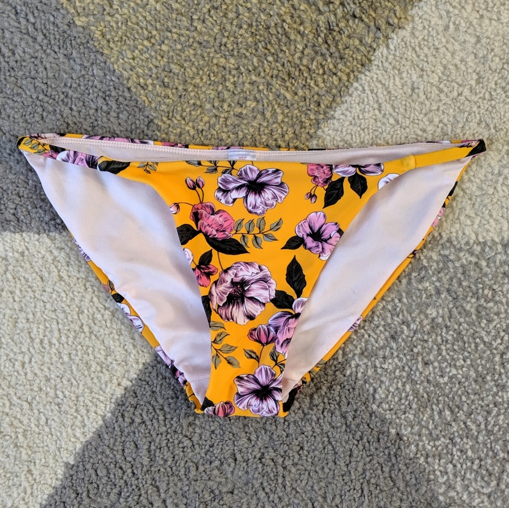 3/$15🍎Floral Bikini Bottom - Size S